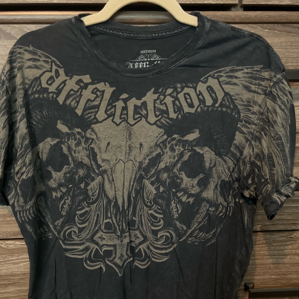 Affliction men’s Tshirt. Size M. Black/ grey color